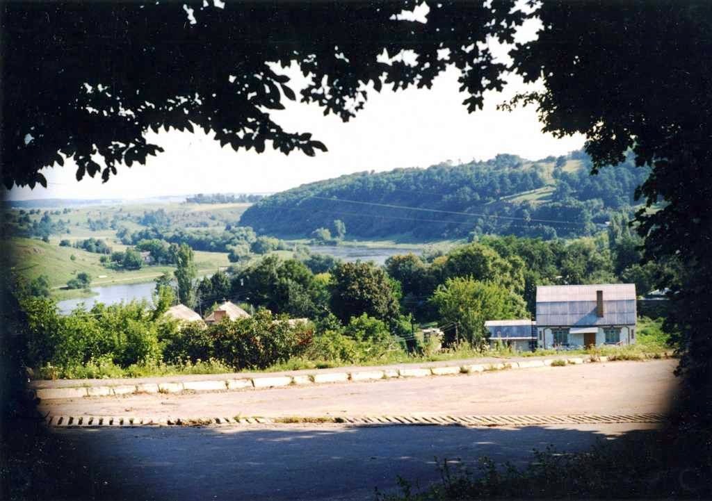 View of the old bridge and mountain Loganskuyu, Тывров