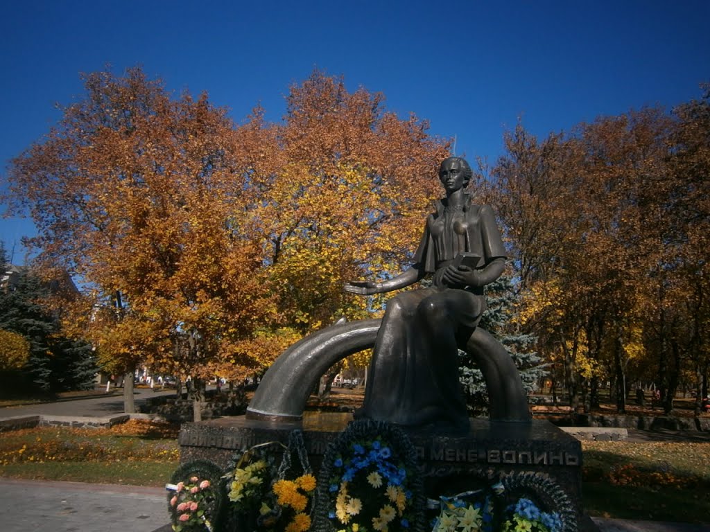 Lesya Ukrainka monument in the centre of Kovel, Ковель