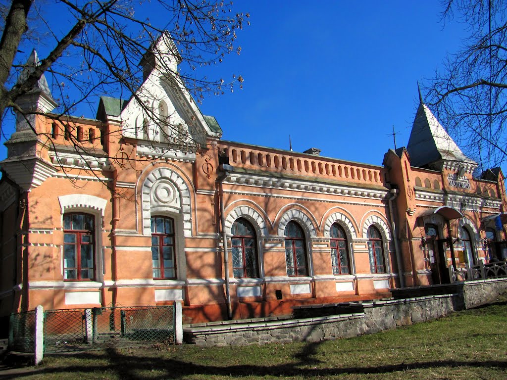 Железнодорожный вокзал, построен в 1905г., Маневичи