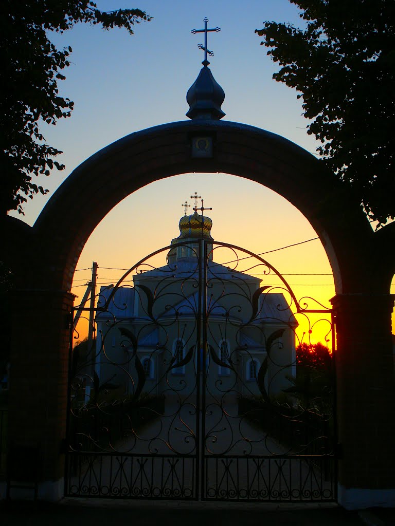 Брама Михайлівської церкви(липень 2012), Рожище