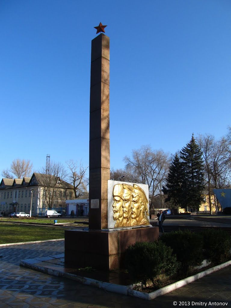 Памятник колишнім героям громадянської війни, 2013, Широкое