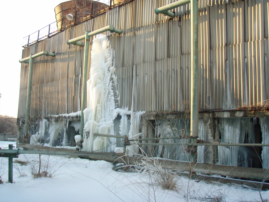 Сосулька на градирне оборотного водоснабжения, Вольногорск