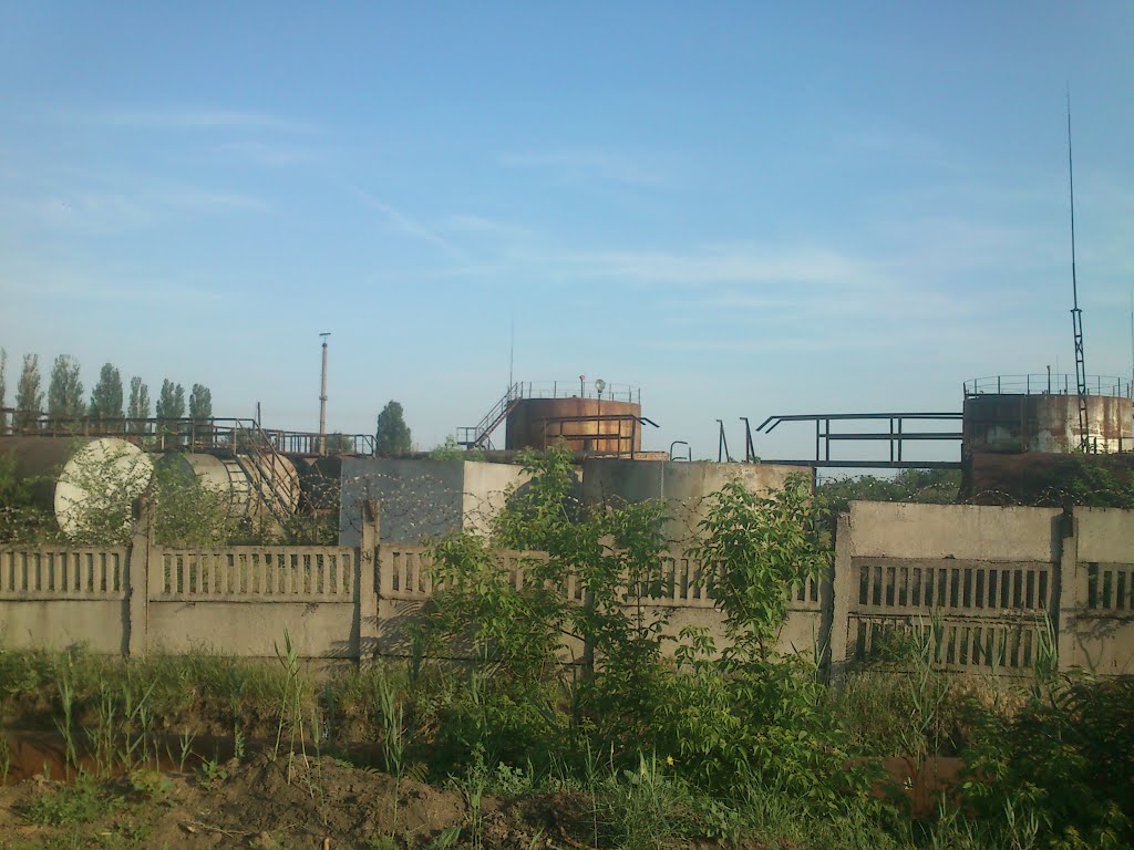 Abandoned tank farm, Орджоникидзе